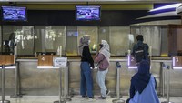 Meski demikian suasana pembeli tiket tetap tertib dan lancar.