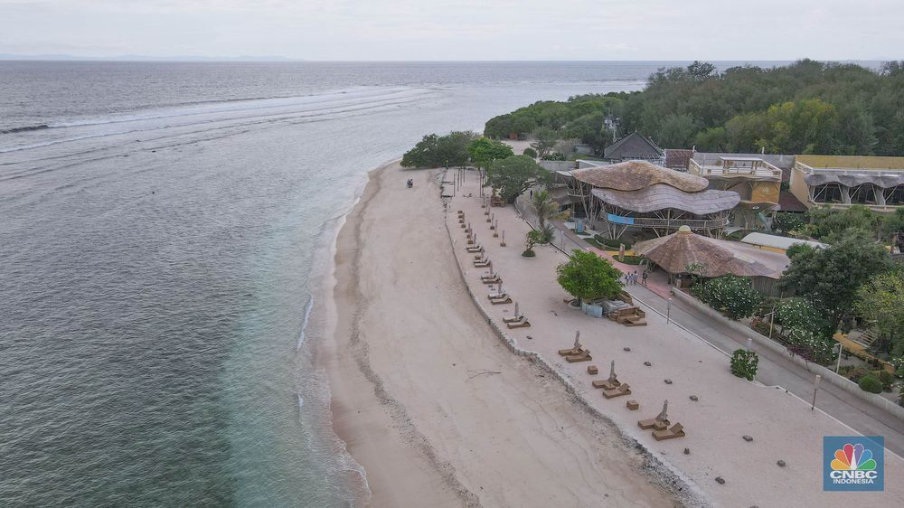 Pandemi COVID-19 sangat memukul sektor pariwisata di Gili Trawangan, NTB. Objek wisata favorit itu kini terlihat sepi.