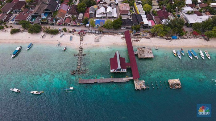 Pandemi COVID-19 sangat memukul sektor pariwisata di Gili Trawangan, NTB. Objek wisata favorit itu kini terlihat sepi.