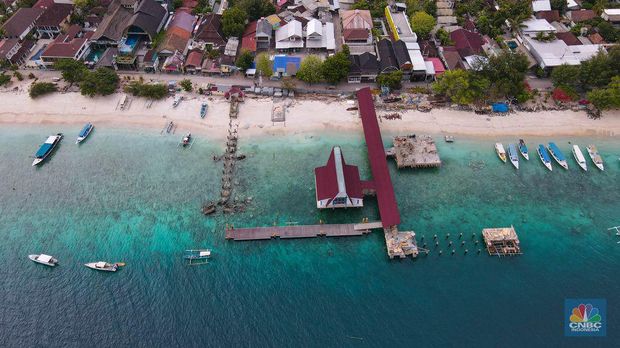 Pandemi COVID-19 sangat memukul sektor pariwisata di Gili Trawangan, NTB. Objek wisata favorit itu kini terlihat sepi.
