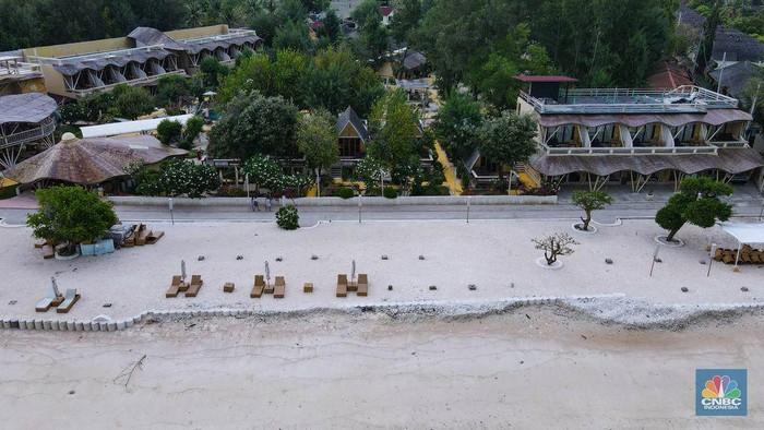 Pandemi COVID-19 sangat memukul sektor pariwisata di Gili Trawangan, NTB. Objek wisata favorit itu kini terlihat sepi.