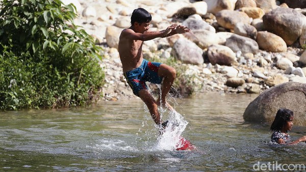 Riam Sunge Banokng Potensi Wisata Alam di Perbatasan Aruk