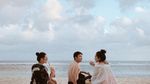Sah Jadi Istri Dimas Djay, Intip Asyiknya Faradina Makan di Pinggir Pantai