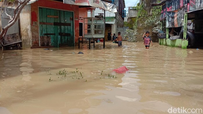 Sempat Surut, Banjir Kembali Landa Kawasan Medan Maimun
