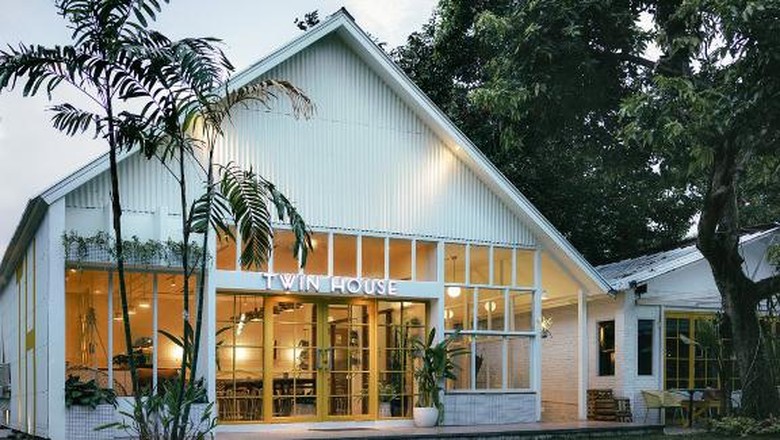 Twin House Coffee & Kitchen Restoran satu ini rasanya tak asing lagi bagi warga Jakarta, terutama Jakarta Selatan. Twin House Coffee & Kitchen berlokasi di Jalan Cipete Raya.
