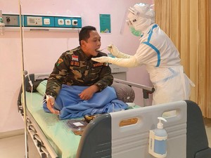 Ini Alasan di Balik Viralnya Bupati Lumajang Positif COVID-19 Disuapi Nakes