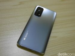 Unboxing Xiaomi Mi 10T Pro, Ponsel Gahar Rp 7 Juta