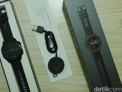 Unboxing Mi Watch, Smartwatch Rp 1,5 Juta