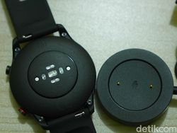 Unboxing Mi Watch, Smartwatch Rp 1,5 Juta