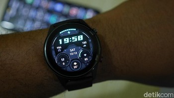 Ada dua tombol di Mi Watch, satu tombol menu dan satu lagi tombol untuk mengaktifkan aktivitas olah raga. Foto: detikINET/Anggoro Suryo Jati