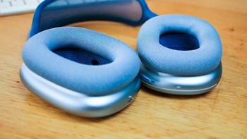 Diberikan pula dukungan pengisian cepat. Hanya 5 menit isi ulang untuk mendengarkan musik 1,5 jam. Foto: istimewa