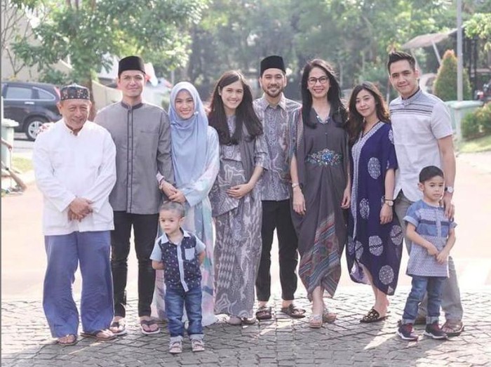 Ananda Soebandono bersama keluarga