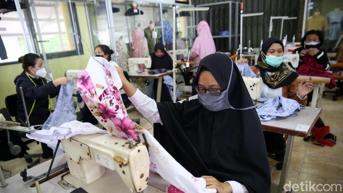 Asyik! Warga DKI Dapat Pelatihan Tata Busana dan Tata Boga Pusat Pelatihan Kerja Daerah (PPKD) Jakarta Pusat memberikan pelatihan tata busana dan tata boga kepada warga DKI. Diharapkan peserta dapat berusaha mandiri.
