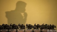 Para peserta yang hadir diwajibkan membawa surat bebas COVID-19 melalui tes swab. 