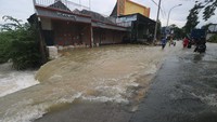 Banjir itu akibat luapan Kali Lamong di Kabupaten Gresik, Jawa Timur.