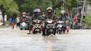Potret Jalan Benjeng, Gresik Terendam Banjir