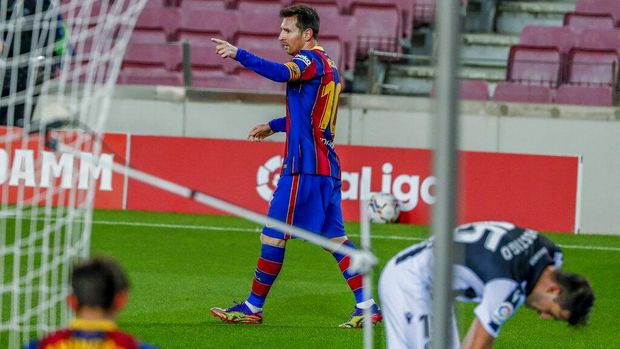 Barcelona Vs Levante Barcelona's Lionel Messi celebrates after scoring his side's first goal during the Spanish La Liga soccer match between FC Barcelona and Levante at the Camp Nou stadium in Barcelona, Spain, Sunday, Dec. 13, 2020. (AP Photo/Joan Monfort)