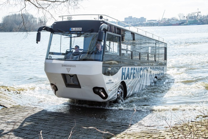 Bus Amfibi di Hamburg, Jerman Semarang akan melengkapi armada transportasinya dengan bus amfibi seharga Rp 14-15 miliar. Bus tersebut akan ditempatkan untuk sektor wisata, kemana saja rutenya?
