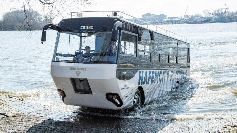 Bus Amfibi di Hamburg, Jerman Semarang akan melengkapi armada transportasinya dengan bus amfibi seharga Rp 14-15 miliar. Bus tersebut akan ditempatkan untuk sektor wisata, kemana saja rutenya?