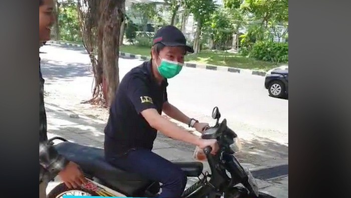 Crazy Rich Surabayan susah menyalakan Honda Supra Fit