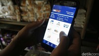 Selain jarak, harga yang lebih murah menjadi pertimbangan untuk berbelanja ke Malaysia. Namun saat ini ia mengaku berbelanja ke Malaysia karena PLBN Aruk tutup.