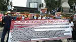 Demo di Polda Metro, Massa Dukung Polisi Tangkap HRS
