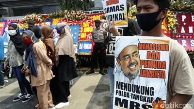 Demo di Polda Metro, Massa Dukung Polisi Tangkap HRS
