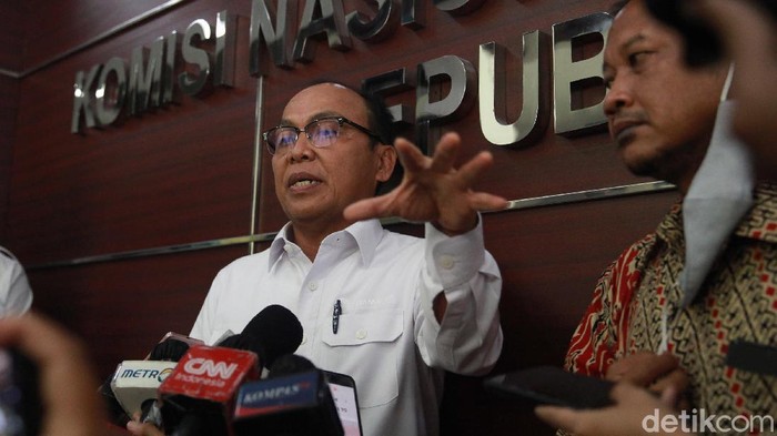 Direktur Utama (Dirut) PT Jasa Marga Subakti Syukur dipanggil Komnas HAM. Subakti dipanggil soal CCTV mati di lokasi polisi menembak laskar FPI.