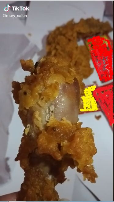 Jijik! Pria Ini Beli Fried Chicken yang Dipenuhi Telur Lalat