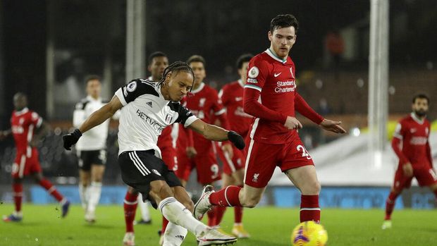 Fulham vs Liverpool Fulham's Bobby Decordova-Reid scores the opening goal during the English Premier League soccer match between Fulham and Liverpool, at Craven Cottage stadium, London, Sunday, Dec. 13, 2020. (AP photo/Matt Dunham, Pool)