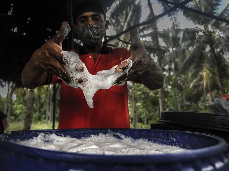 Geliat Perajin Sopi di Maluku