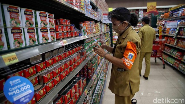 Jelang Nataru, Sidak Makanan Gencar Dilakukan di Swalayan Jakarta