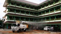 Hal ini dilakukan guna mencegah penyebaran virus COVID-19 di lingkungan sekolah.