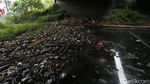 Jorok! Bantaran Kali di Kolong Jembatan Tol Jati Warna Penuh Sampah