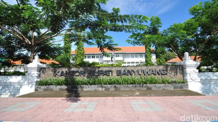 Banyuwangi kembali meraih penghargaan Kabupaten Peduli Hak Asasi Manusia (HAM) dari Kementerian Hukum dan Hak Asasi Manusia (Kemenkumham) RI. Predikat ini dipertahankan Banyuwangi selama empat tahun berturut-turut.