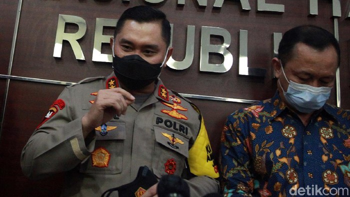 Ketua Komnas HAM dan Kapolda Metro bertemu di Gedung Komnas HAM. Pertemuan itu bahas konflik senjata antara polisi-FPI di Tol Jakarta-Cikampek Senin (7/12) lalu