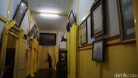 Terdapat beberapa kamar yang ada di dalam istana, namun tidak semuanya bisa dimasuki oleh wisatawan yang berkunjung.