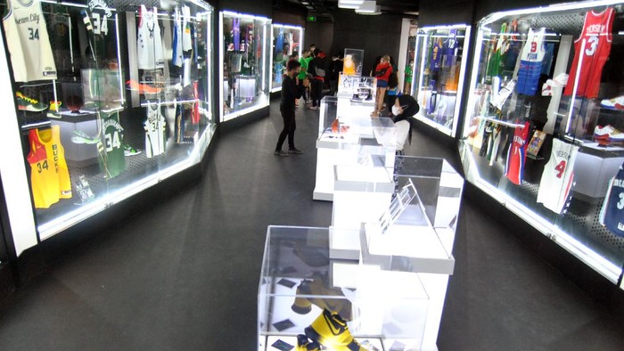 Keren! Ada Museum Basket Lho di Bogor Sudah tahu belum, Bogor punya lapangan basket dengan standar internasional lho. Selain itu, di sana juga ada galeri museum basket Indonesia dan NBA. Penasaran?