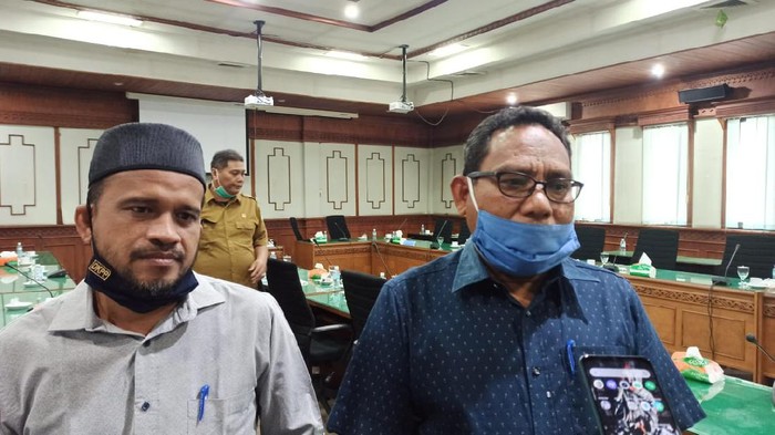 Ketua KIP Aceh, Samsul Bahri (kanan)/(Agus Setyadi-detikcom)