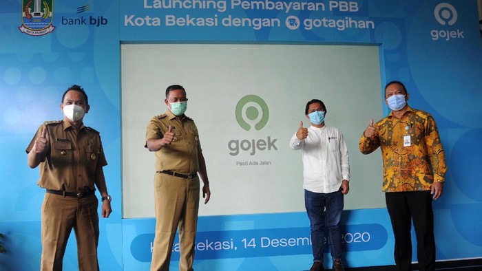 Pemkot Bekasi, Bank BJB dan Gojek berkolaborasi dalam memudahkan pembayaran PBB. Kini bayar PBB bisa lewat GoPay lewat fitur GoTagihan.