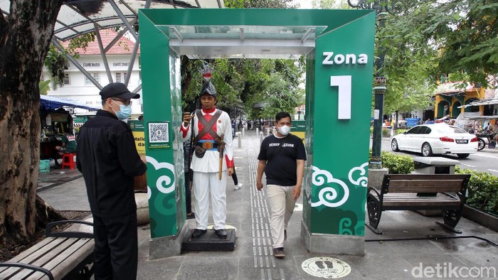 Kawasan wisata Malioboro, Yogyakarta, bersiap menyambut Natal dan Tahun Baru. Sebanyak 30 detektor suhu dan 34 tempat cuci tangan dipasang untuk kenyamanan wisatawan.