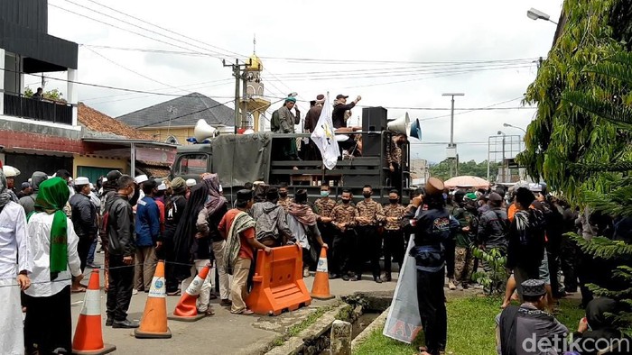 Massa di Tasik Desak Habib Rizieq Dibebaskan