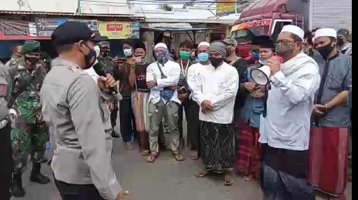 Massa FPI di Tengarang Protes kasus Habib Rizieq Shihab