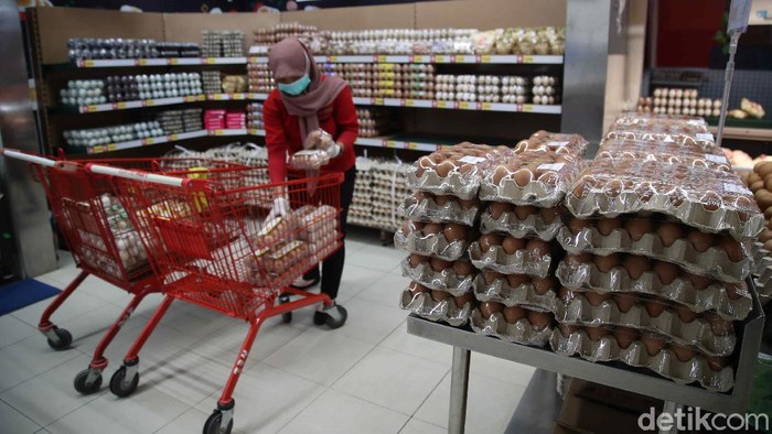 Vaksin COVID-19 telah hadir di Indonesia. Kehadiran vaksin tersebut menjadi harapan baru untuk kesehatan dan pemulihan ekonomi nasional.