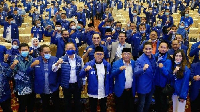 DPP PAN menggelar workshop nasional untuk para anggota DPRD PAN se-Indonesia di Surabaya. Acara dibuka Ketua Umum PAN Zulkifli, Minggu (13/12).