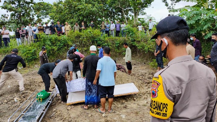 Pemakaman Aipda Samsul Hadi korban kecelakaan KA Brantas Vs Mobil Patroli Polisi-TNI di Sragen, Senin (14/12/2020).