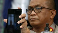 Polisi juga menyita sejumlah barang bukti.
