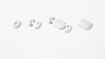Earbudnya bisa saling disatukan. Dan tidak seperti sekarang, earbud tidak tersimpan di dalam case. Oppo membuatnya menempel. Foto: Oppo