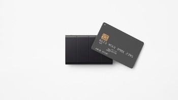 Setelah dilipat ukurannya seperti  kartu kredit. Foto: Oppo