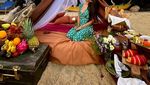 Pose Cantik Karen Nijsen Saat Liburan Sambil Sarapan di Kolam Renang